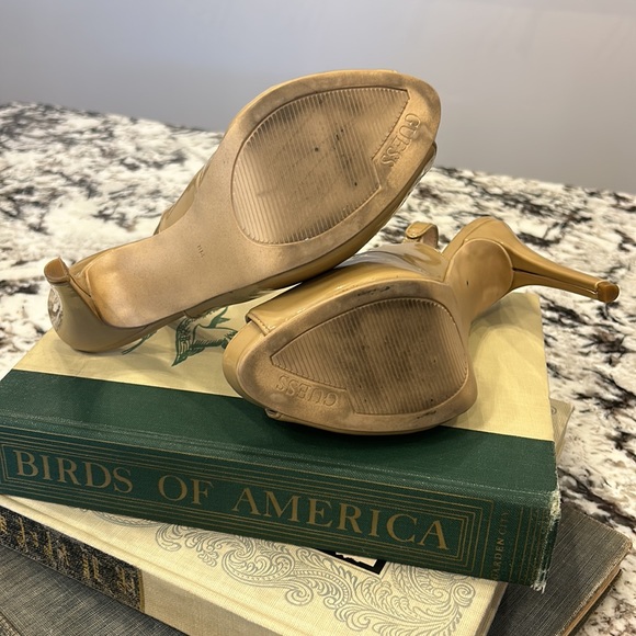 Guess - Picture 5 of 6